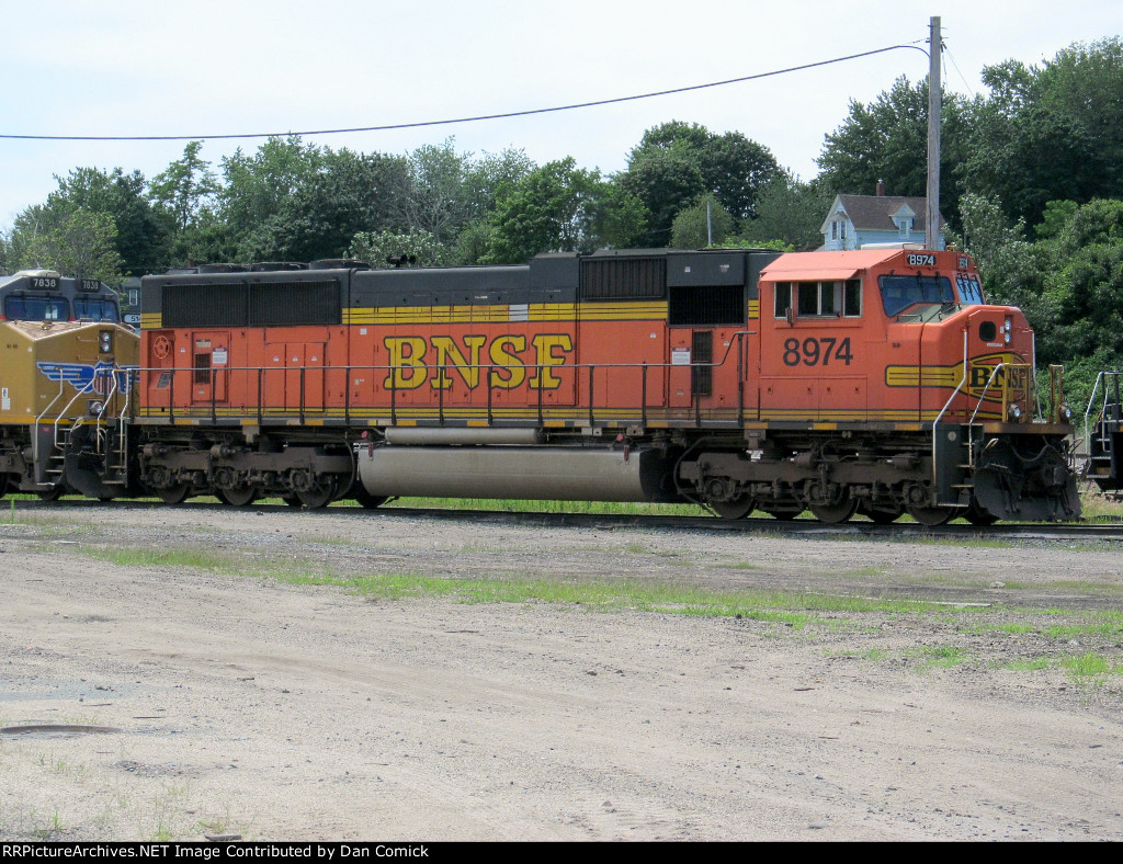 BNSF 8974